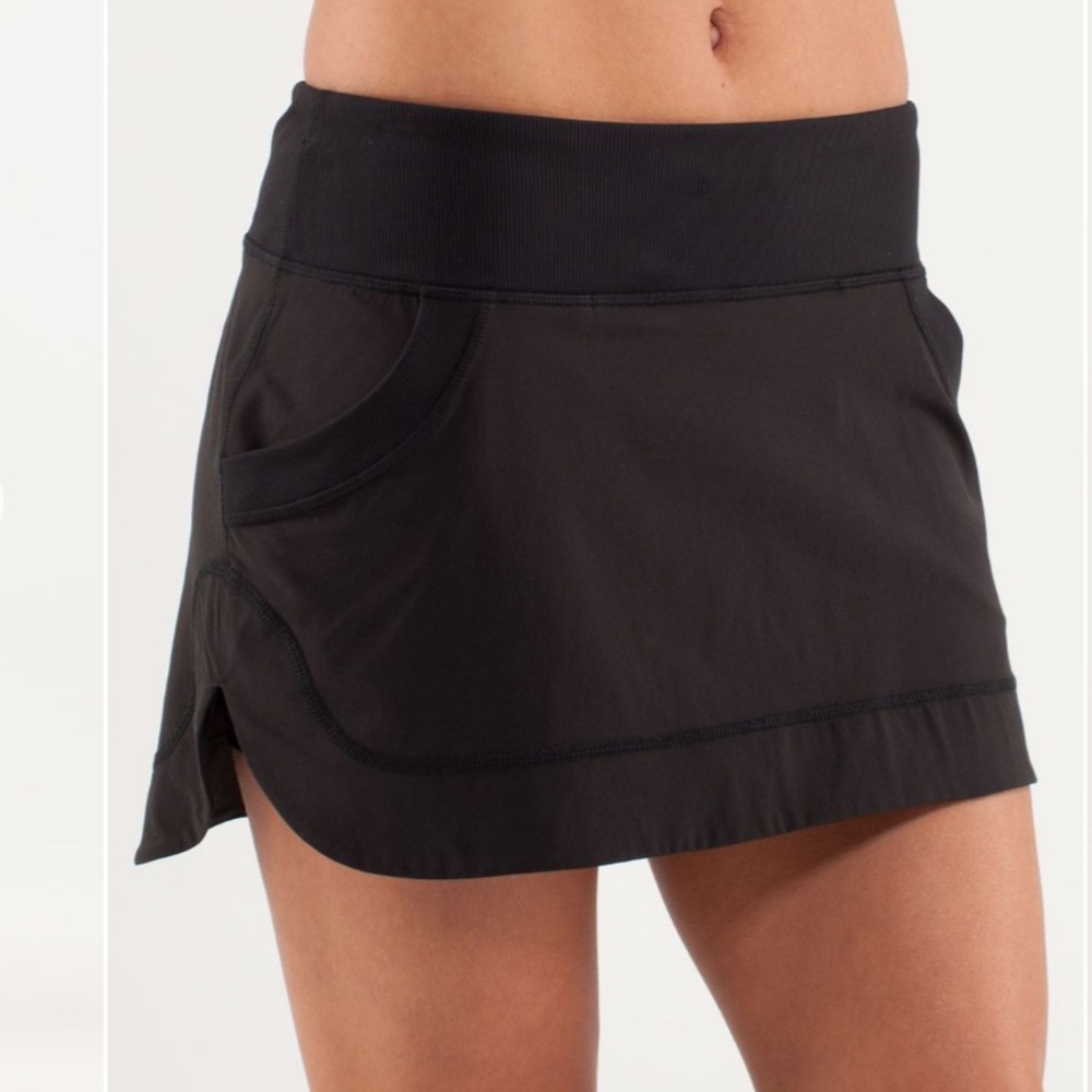 LULULEMON Y2K black run for all skirt